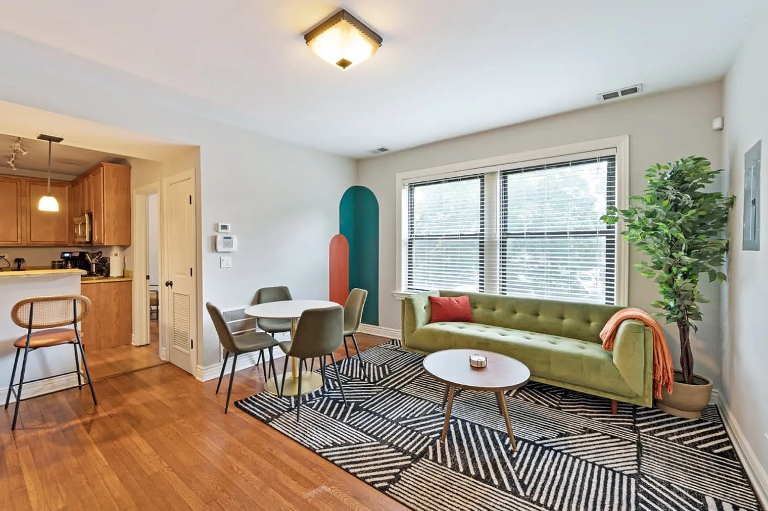 2 bed, 1.0 bath, 645 sqft, $3,998 — Photo 3