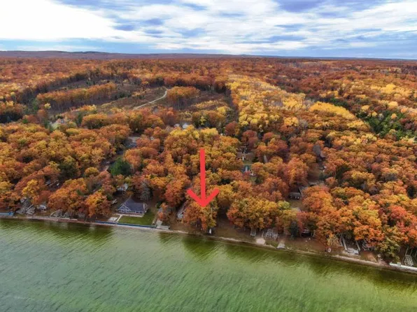 5738 N Mount Maria Rd, Hubbard Lake, MI 49747
