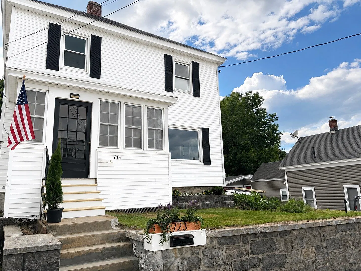 3 bed, 2.0 bath, 1654 sqft, $2,000 — Photo 1
