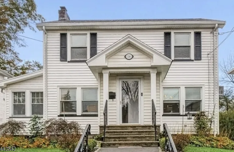 34 Cypress St — Photo 1