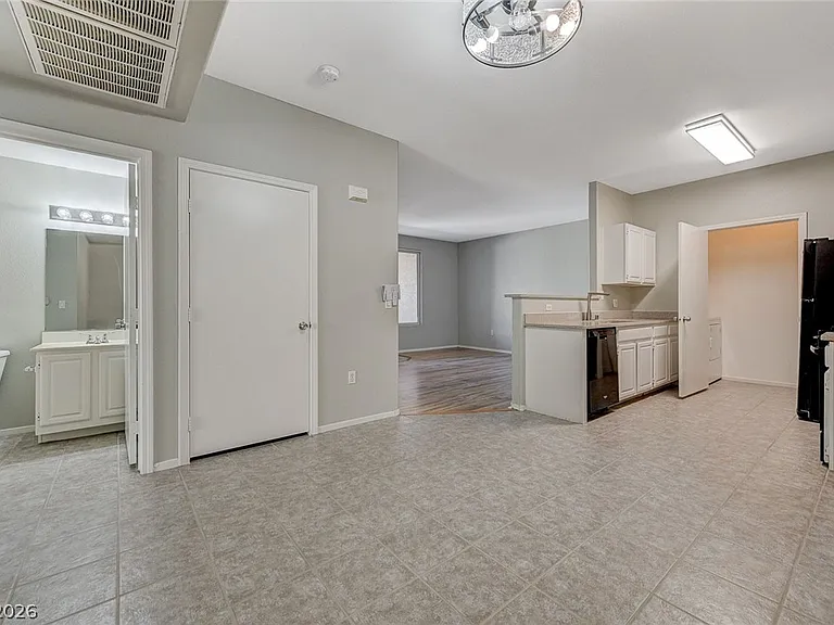 1401 N Michael Way #123 — Photo 5