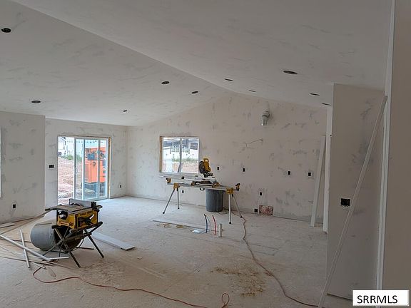 4th image of 4580 Blackstone Dr