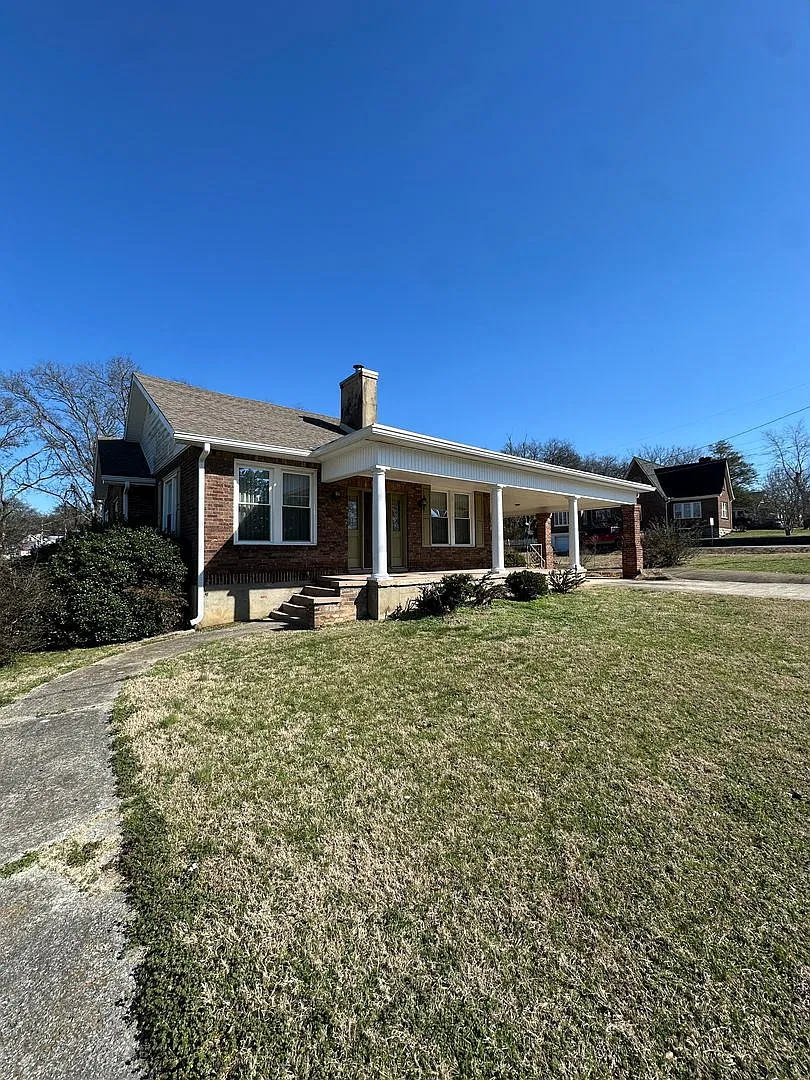 Stunning 4 Bed 2 Bath Home in the Heart of Shelbyville — Photo 1