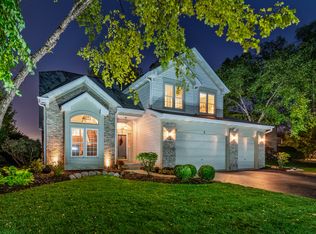 2 White Chapel Ct, Algonquin, IL 60102