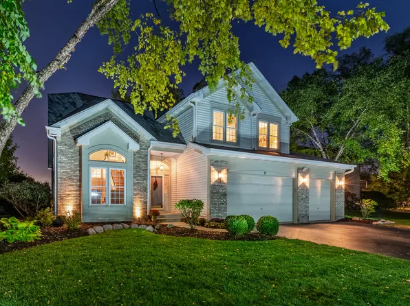 2 White Chapel Ct, Algonquin, IL 60102