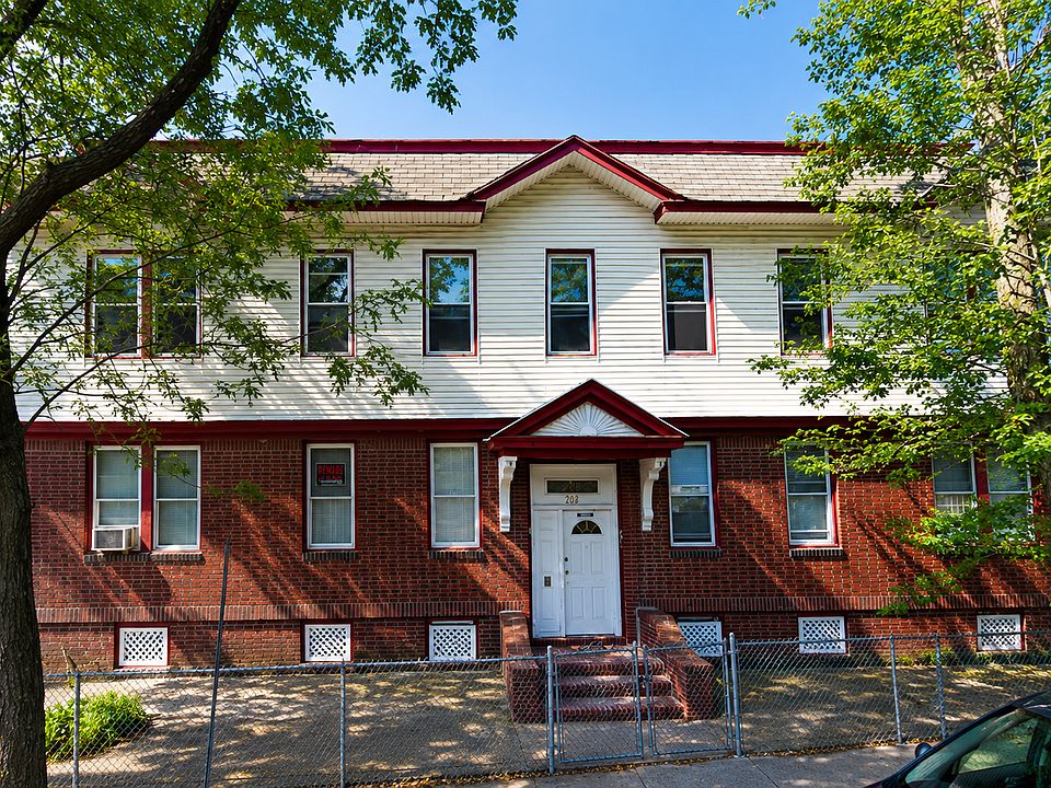 1st image of 71 University Pl #2L