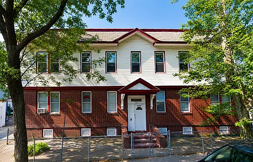 71 University Pl #2L Photo 1