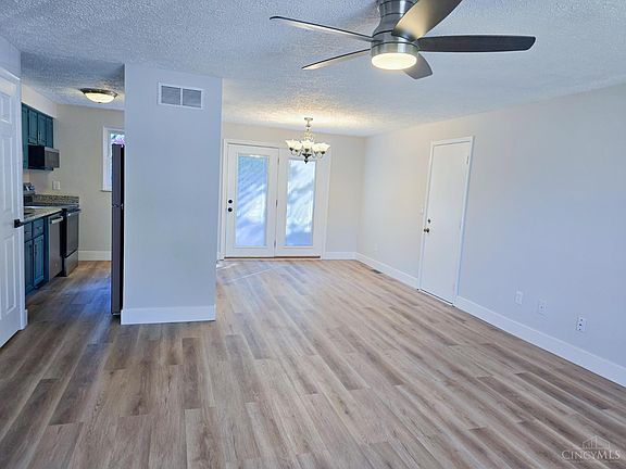 3rd image of 4189 Edinburgh Dr