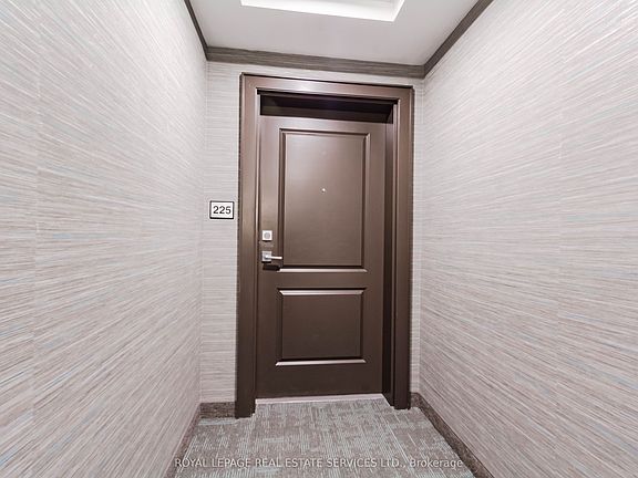 3rd image of 450 Dundas St #225