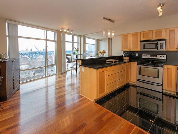 5th image of 2222 Detroit Ave APT 815