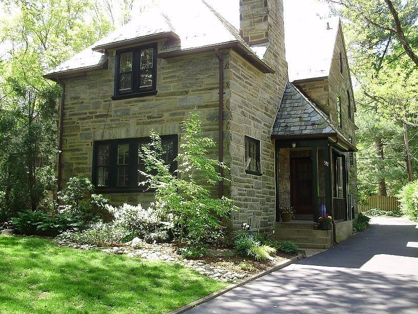 A  rare gem in Merion Park!