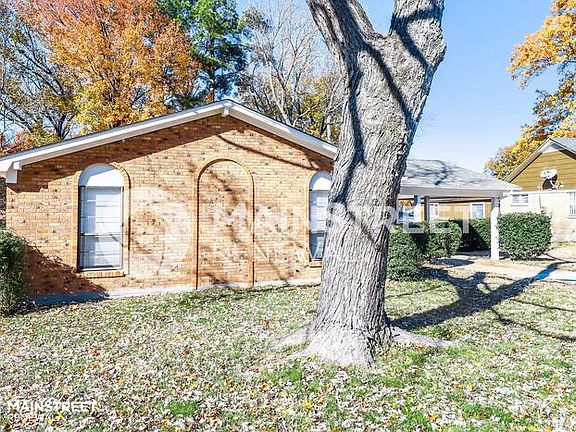 3rd image of 3797 Oak Lake Ln