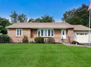 35 E Hillcrest Ave, Chalfont, PA 18914