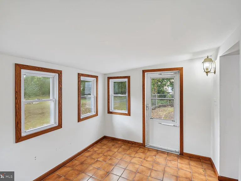 238 Varsity Ave — Photo 10