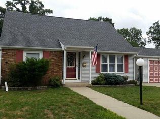 141 Pinecrest Dr, Pawtucket, RI 02861