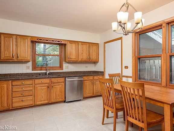 5th image of 715 N Kaspar Ave