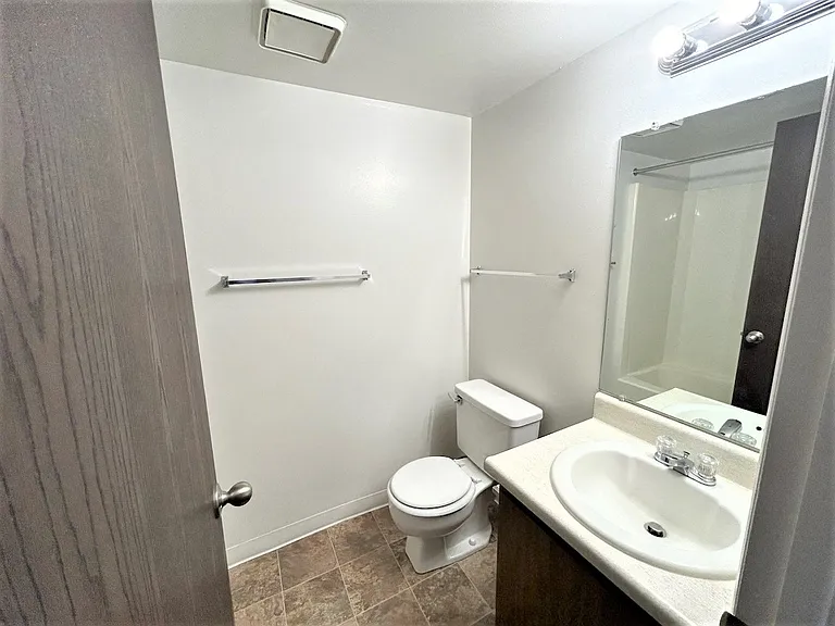 Charter Oaks Apartments — Photo 81