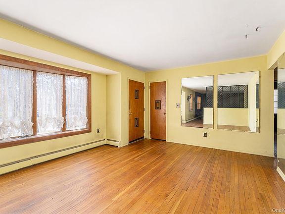 2nd image of 52 Woodbury Road