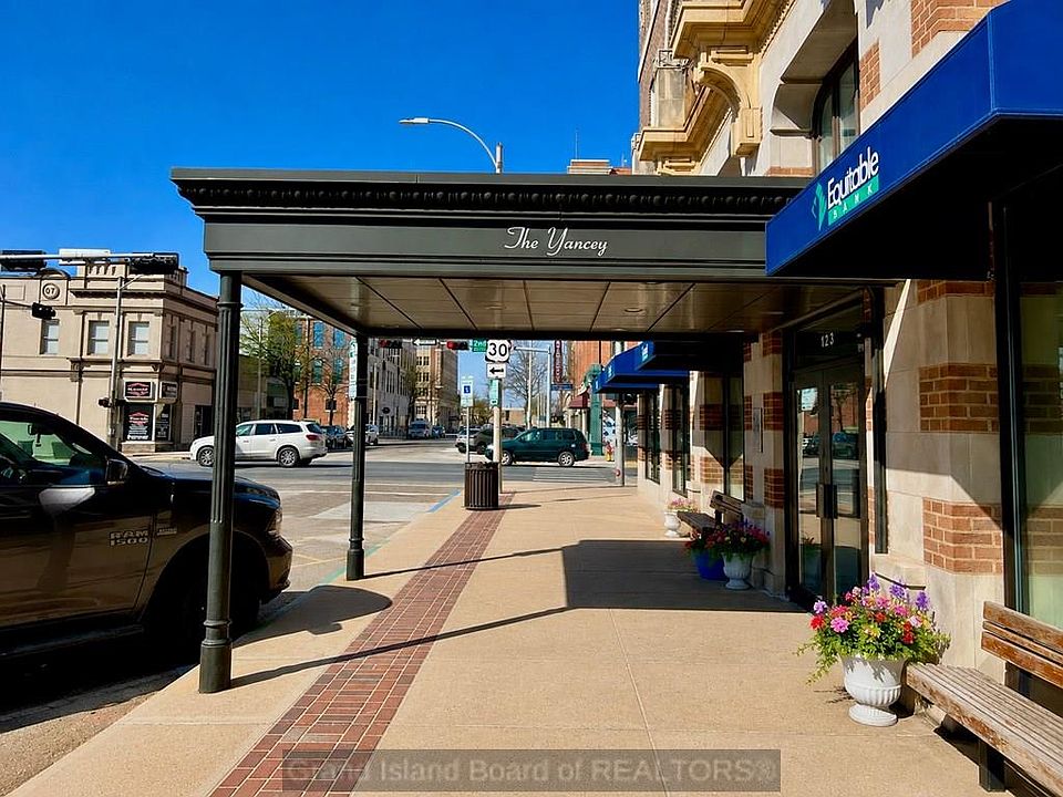2nd image of 123 N Locust St APT 1004