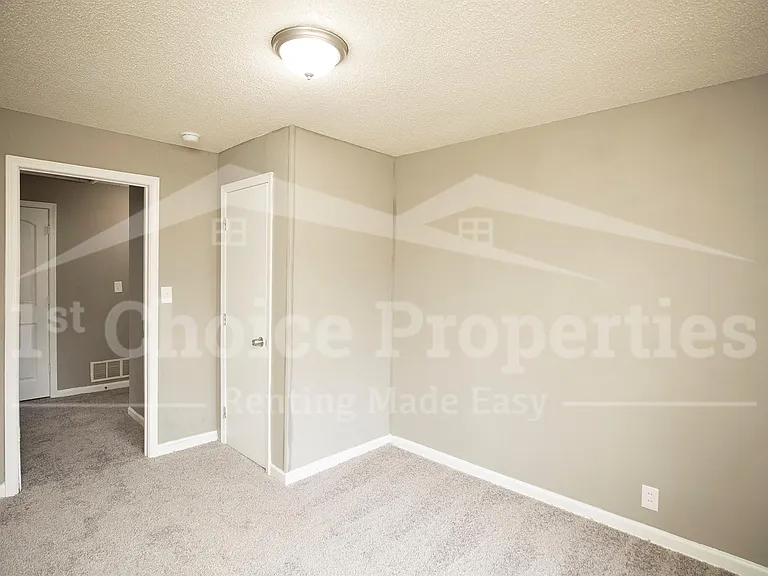 6051 Willow Cir — Photo 11