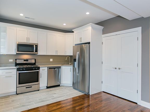 5th image of 1004 N Francisco Ave #0