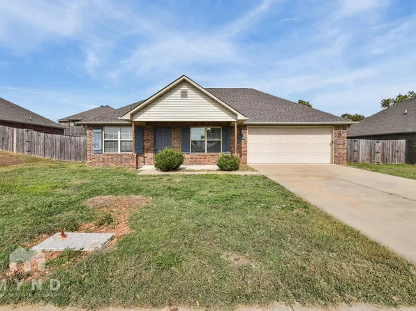 2204 Ridge St, Gentry, AR 72734