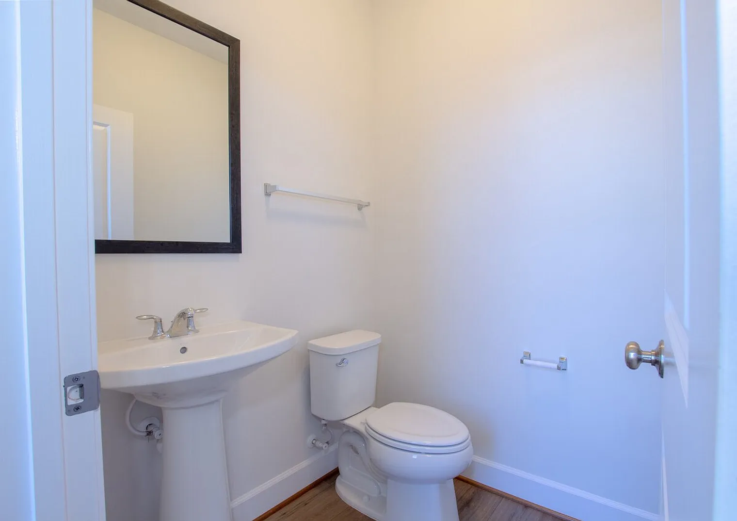 4 bed, 3.5 bath, 2744 sqft, $8,269 — Photo 4