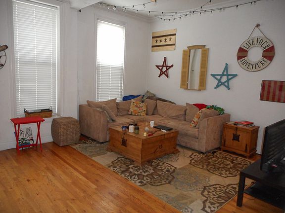 2nd image of 1615 N Wells St #1