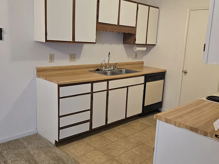 719A S Parker Dr — Photo 1