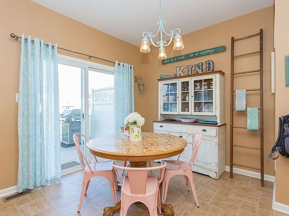 dining room out to the deck