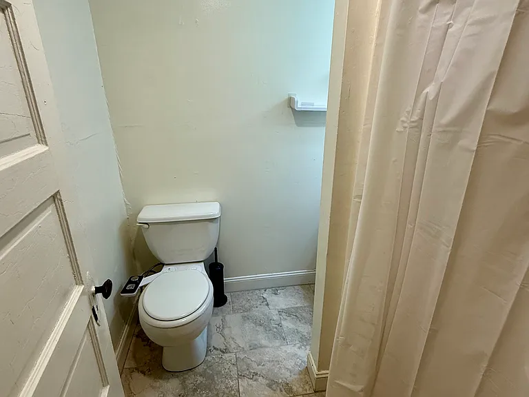 30 Haendel St #1W — Photo 4