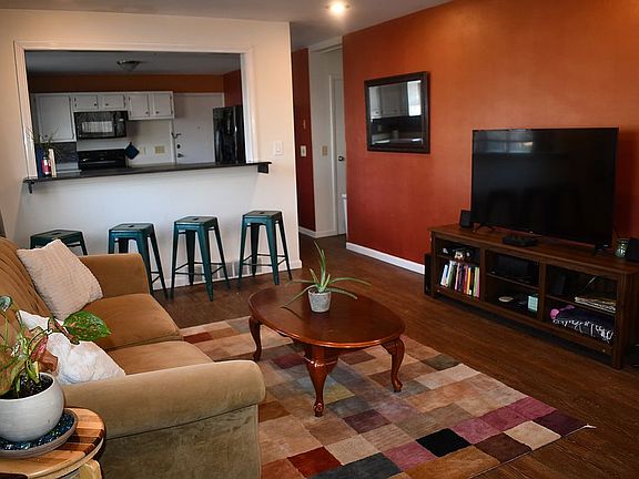 3rd image of 525 Rosary Dr
