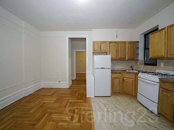 4th image of 2303 28th St #1B