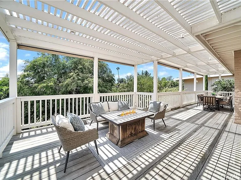 714 Oceanview Dr — Photo 12