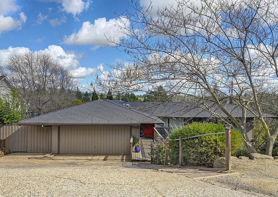 1st image of 3060 Knollwood Dr