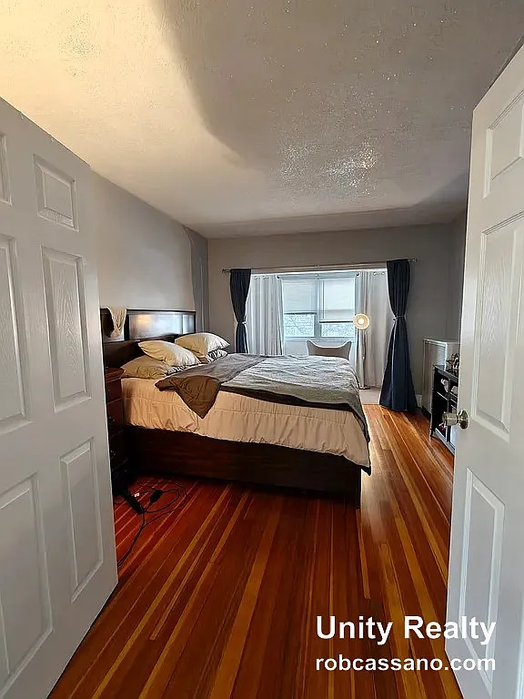 3 bed, 1.0 bath, $3,000 — Photo 2