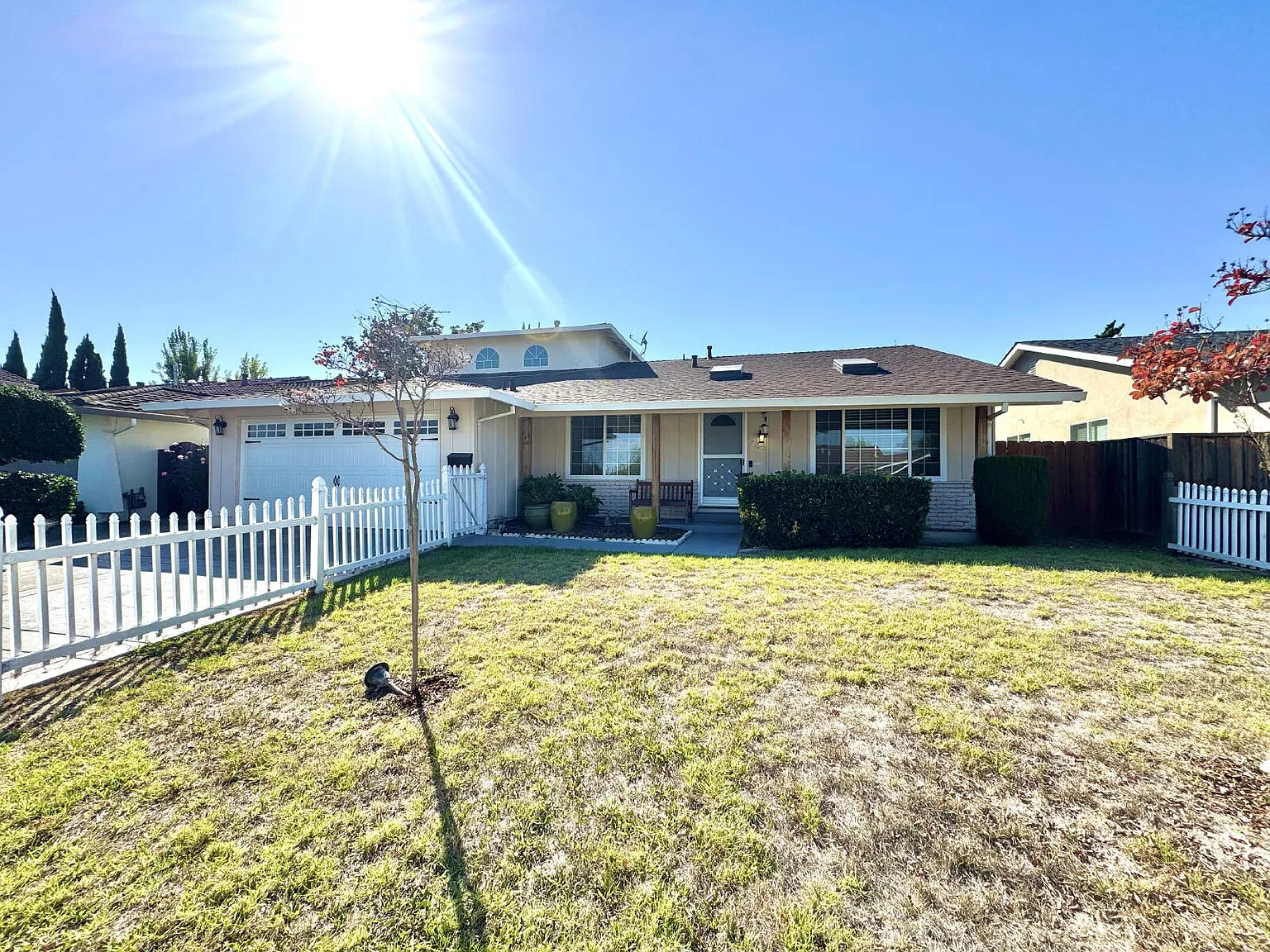 4 bed, 3.0 bath, 2254 sqft, $6,000 — Photo 2