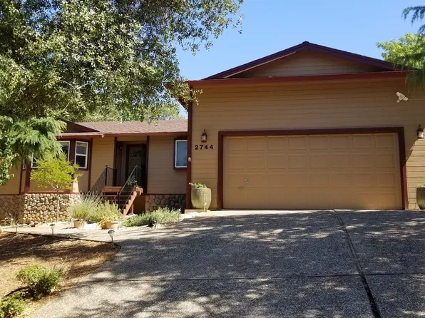 2744 Sandhurst Dr, Cameron Park, CA 95682
