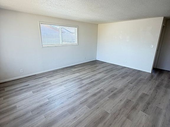 5th image of 2202 Oak St SE #2204