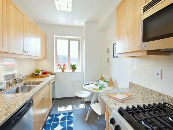 510 East 23rd Street 11-D image 3 of 16
