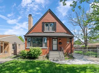 2812 W 98th St, Evergreen Park, IL 60805
