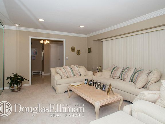 4th image of 8 Knoll Ln