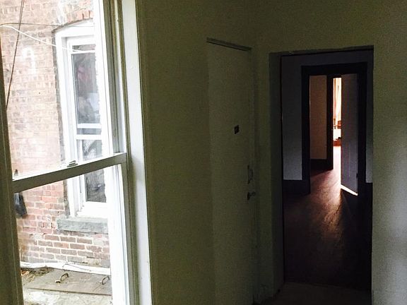 5th image of 105 Renwick St #1
