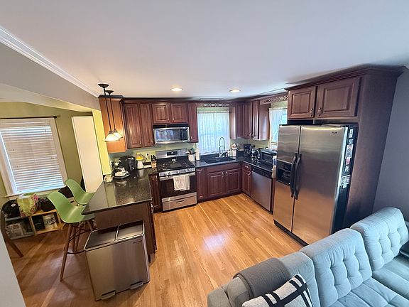 2nd image of 23 Armstrong St #2