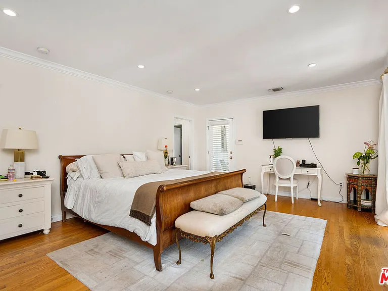 4734 Los Feliz Blvd — Photo 17