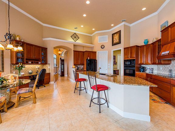 5th image of 976 Stone Lake Dr