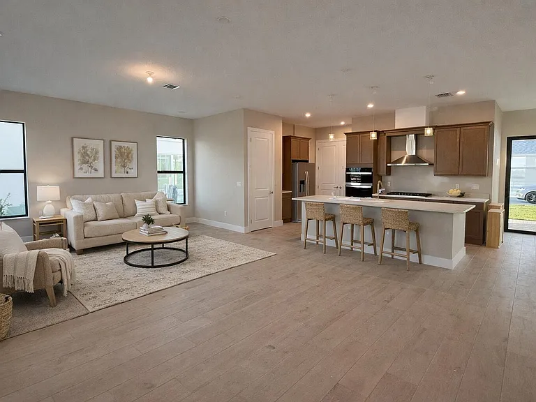10910 SW Pioneer Pkwy — Photo 1