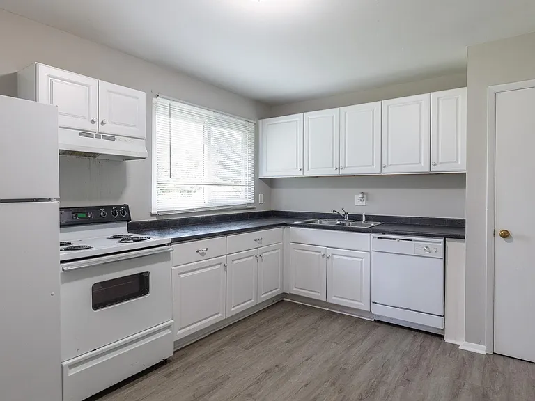 3008 Oriental Dr — Photo 6