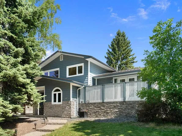 2712 SW Conrad Dr NW, Calgary, AB T2L 1B4