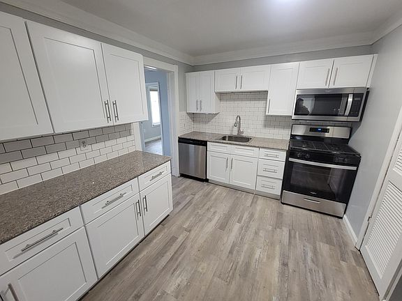 2nd image of 1828 E Pearl Ave